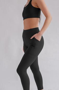 Compressive high-rise pocket leggings black via Sophie Stone