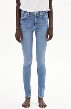 Tillaa skinny jeans sky blue via Sophie Stone