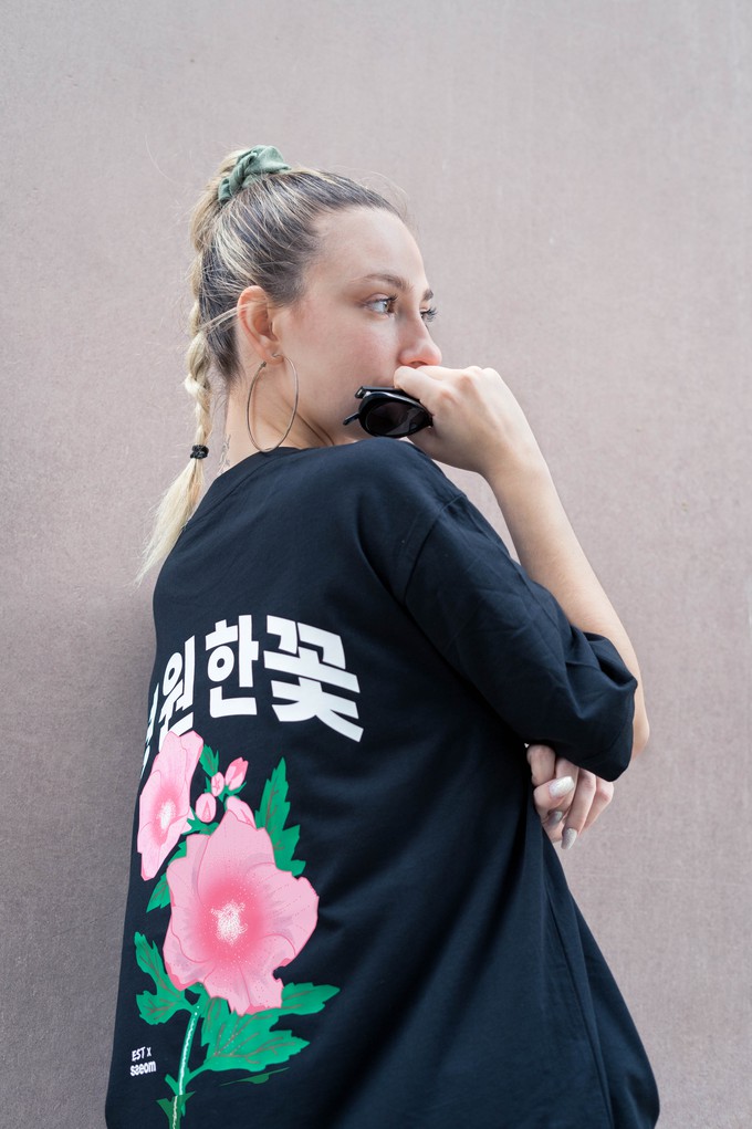 ETERNAL FLOWER BLACK TEE (EST X SSEOM) from SSEOM BRAND