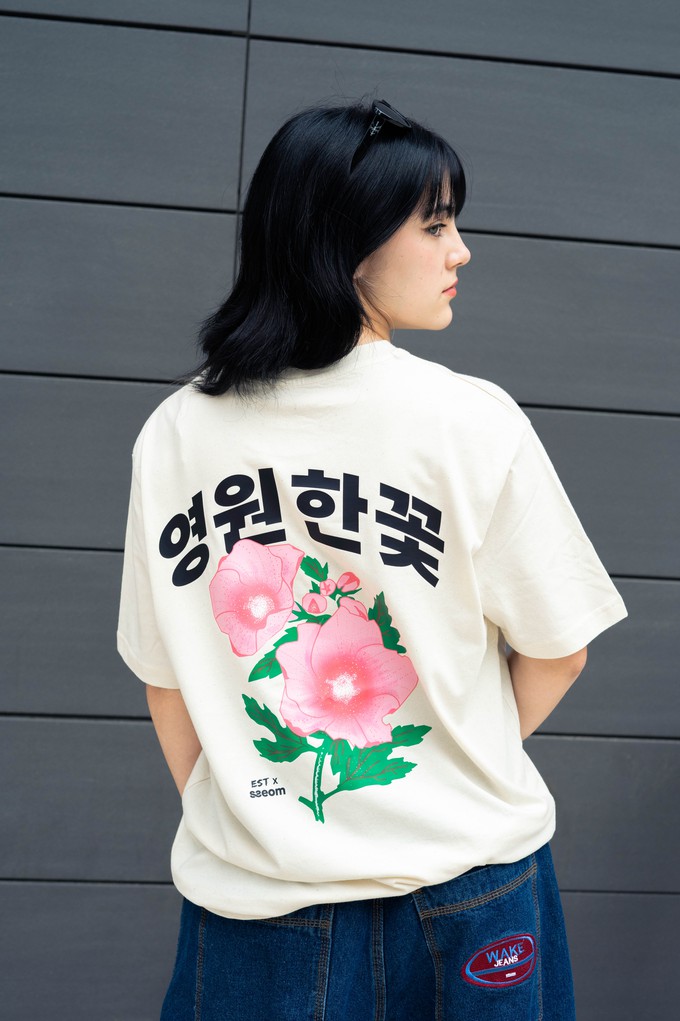 ETERNAL FLOWER BEIGE TEE (EST X SSEOM) from SSEOM BRAND