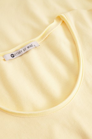 T-Shirt mit Rollsaum hellgelb from STORY OF MINE