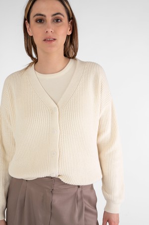 Kurze Strickjacke creme from STORY OF MINE