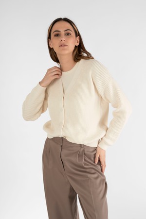 Kurze Strickjacke creme from STORY OF MINE
