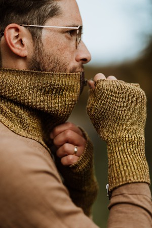 Earl Men’s Fingerless Gloves – Rib Knit Merino Ochre Blend with Zippers from STUDIO MYR