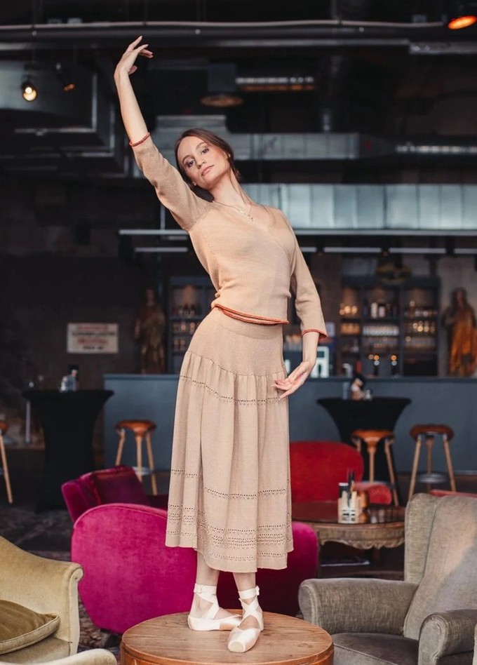 Honey Merino Bohemian-Chic Knitted Midi Skirt with Lace Details – Honey Beige from STUDIO MYR