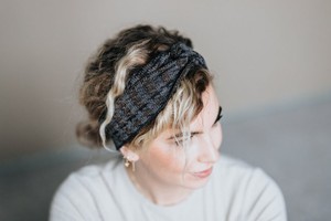 Raven Pied-de-Poule Jacquard Knit Merino Blend Hairband – Grey/Brown Blend | Studio Myr from STUDIO MYR