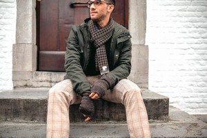 Raven Pied-de-Poule Jacquard Knit Scarf – Grey Blend from STUDIO MYR