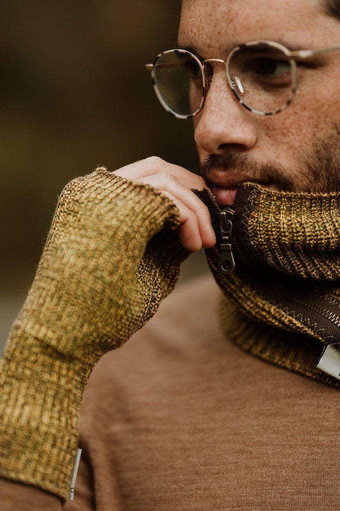 Earl Men’s Fingerless Gloves – Rib Knit Merino Ochre Blend with Zippers from STUDIO MYR