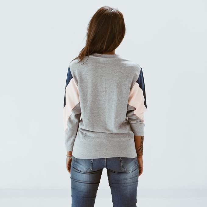 Sweatshirt - AMY - aus 4 verschiedenen recycelten Stoffen - Hellrosa, Denim, Grau from The Driftwood Tales
