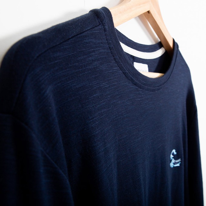 Langarm-T-Shirt – recycelter Stoff – Japanische Welle vor Kanagawa – dunkelblau from The Driftwood Tales Langarm-T-Shirt – recycelter Stoff – Japanische Welle vor Kanagawa – dunkelblau from The Driftwood Tales