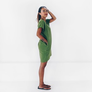 Kleid – recycelte Baumwolle – Retro-Grün from The Driftwood Tales