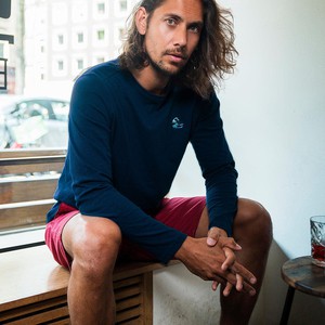 Langarm-T-Shirt – recycelter Stoff – Japanische Welle vor Kanagawa – dunkelblau from The Driftwood Tales Langarm-T-Shirt – recycelter Stoff – Japanische Welle vor Kanagawa – dunkelblau from The Driftwood Tales