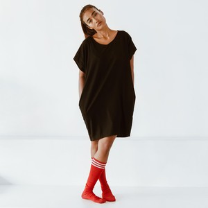 Kleid – recycelte Baumwolle – Schwarz from The Driftwood Tales