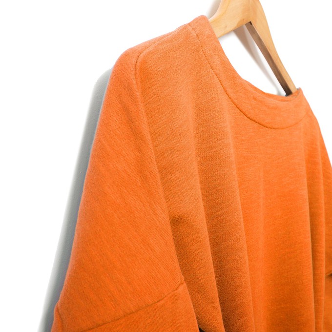 Jurk - gerecyclede sweatshirt stof - oranje from The Driftwood Tales