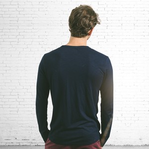 Langarm-T-Shirt – recycelter Stoff – Japanische Welle vor Kanagawa – dunkelblau from The Driftwood Tales Langarm-T-Shirt – recycelter Stoff – Japanische Welle vor Kanagawa – dunkelblau from The Driftwood Tales