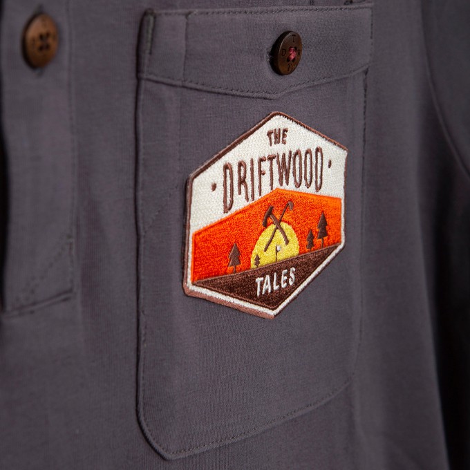 Poloshirt Basic - Antraciet grijs - met DRIFTWOOD badge from The Driftwood Tales