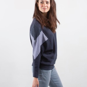 Sweatshirt – AMY – hergestellt aus 4 verschiedenen recycelten Stoffen: Blau, Blau, Denim from The Driftwood Tales