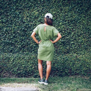 Kleid – recycelte Baumwolle – Retro-Grün from The Driftwood Tales