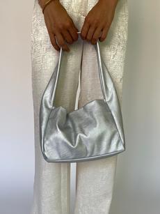 THE HOLLY BAG via THE LAUNCH