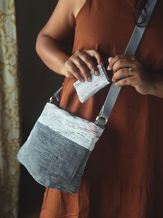 Kangaroo Crossbody – Panda from Théla