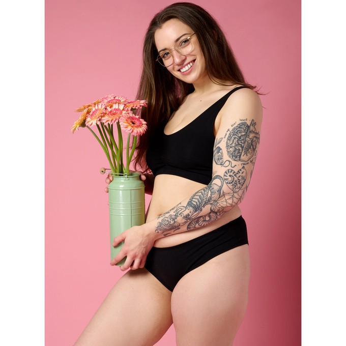 Jet Black Bio-Baumwolle Cheeky Panty from TIZZ & TONIC