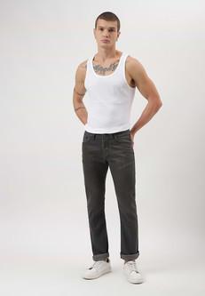 Unüberschüssiges Versprechen | Schwarze Slim-Jeans mit niedrigem Bund via Un Denim