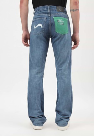 Unüberschüssiges Versprechen | Mittelindigoblaue Bootcut-Jeans mit niedrigem Bund from Un Denim