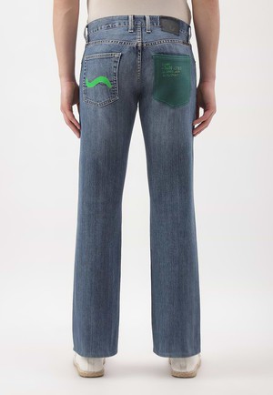 UnWaste-Versprechen | Dunkle Indigo-Bootcut-Jeans mit niedrigem Bund from Un Denim