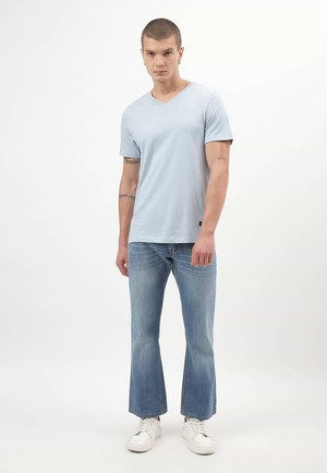 Unüberschüssiges Versprechen | Helle Indigo-Bootcut-Jeans mit niedrigem Bund from Un Denim