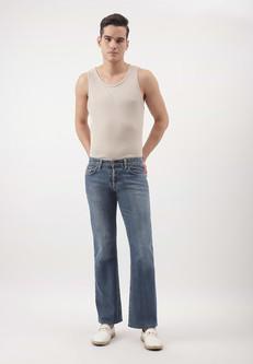 UnWaste-Versprechen | Dunkle Indigo-Bootcut-Jeans mit niedrigem Bund via Un Denim