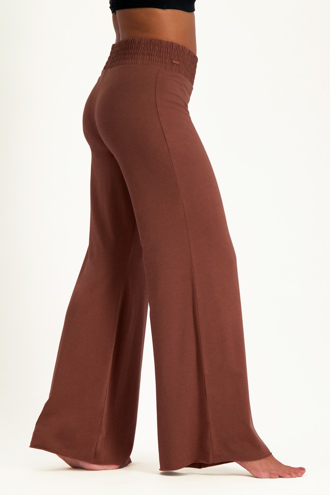 Flow Wide Yoga Pants – Mocca from Urban Goddess