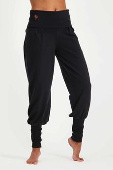 Devi Yoga Pants – Urban Black via Urban Goddess