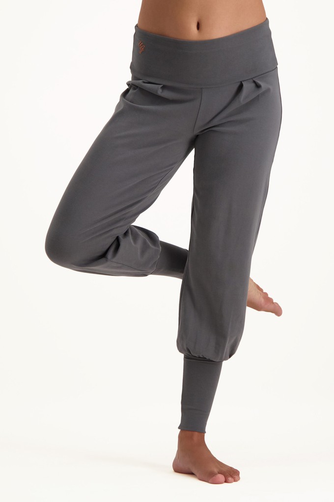 Devi Yoga Pants – Charcoal from Urban Goddess