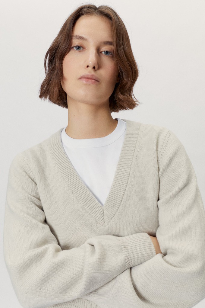 The Merino Wool Cropped V-neck - Pearl from Urbankissed