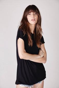 The Alexa | Basic T-shirt - Black via Urbankissed