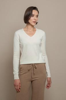 Anne Off-white - Fit And Warm V-neck Jumper from Urbankissed