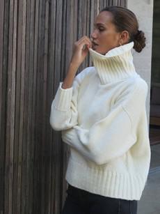 Berner Neck Sweater in Ivory via Urbankissed