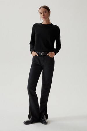 The Ultrasoft Wool Round-neck - Black from Urbankissed