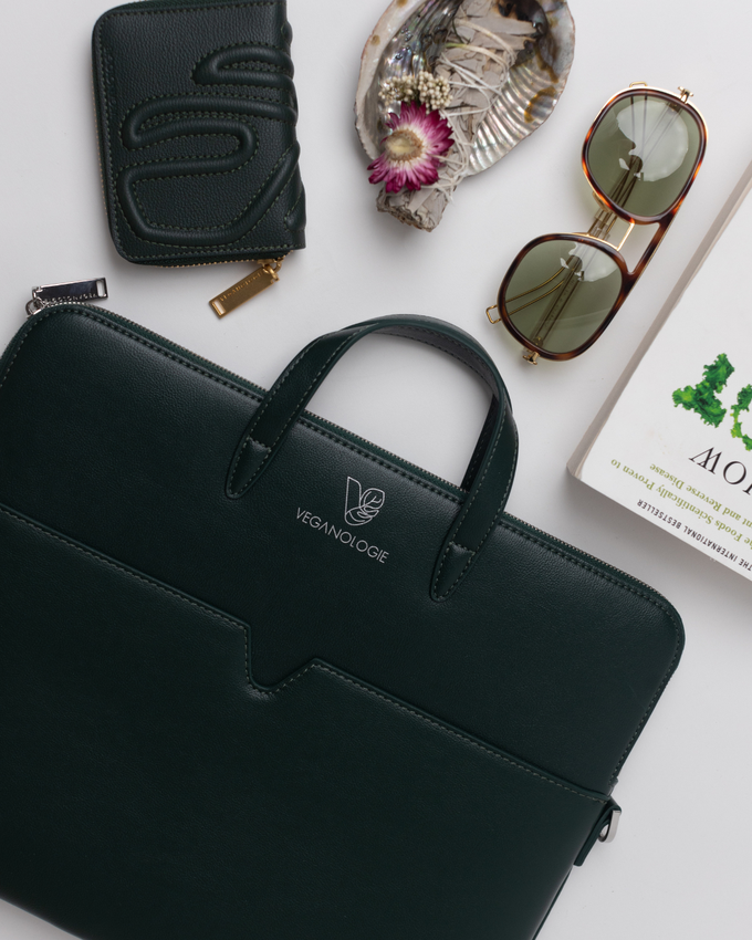 Saturn Laptop Bag from Veganologie Saturn Laptop Bag from Veganologie