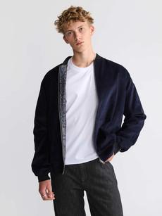 Oskar Wendejacke Paisley/Navy via Yahmo