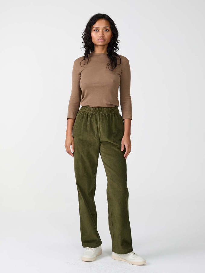 Marta Hose oliv from Yahmo