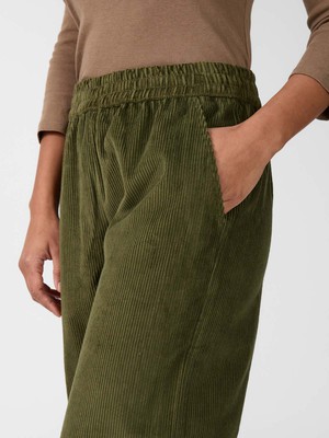 Marta Hose oliv from Yahmo