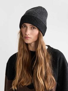 Lou Beanie Schwarz via Yahmo
