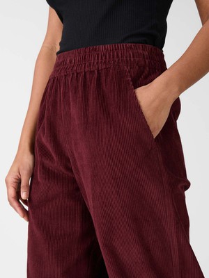 Marta Hose weinrot from Yahmo