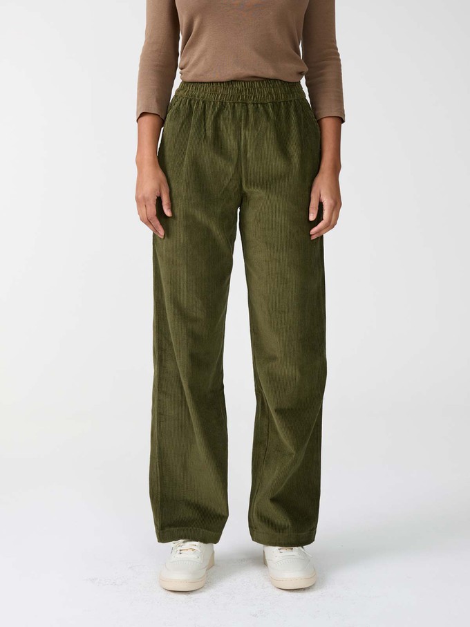 Marta Hose oliv from Yahmo