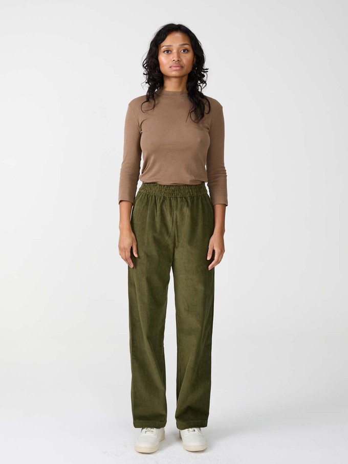 Marta Hose oliv from Yahmo