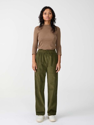 Marta Hose oliv from Yahmo