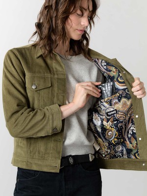 Thea Jacke Oliv from Yahmo