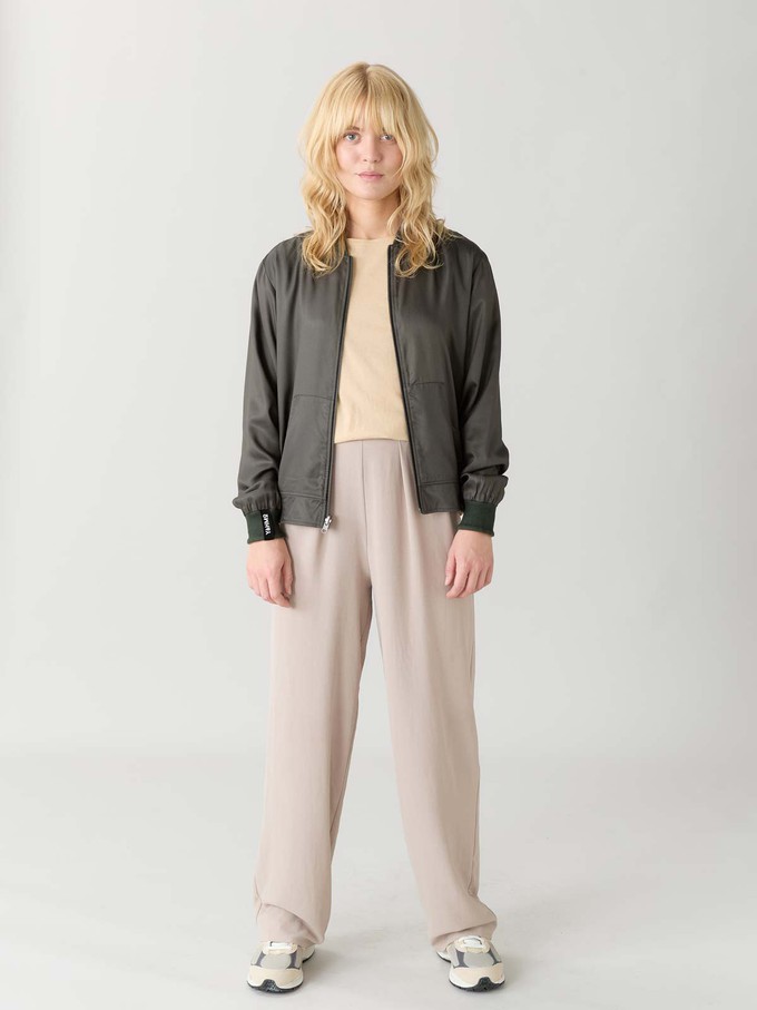 Ruth Wendejacke nouveau/pine from Yahmo