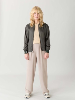 Ruth Wendejacke nouveau/pine from Yahmo